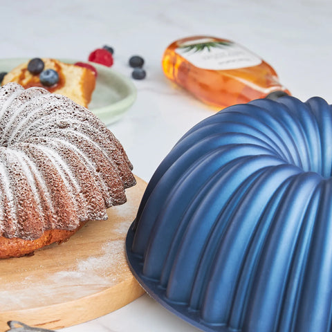 Karaca Cake Pro Sliced Dunkelblau Gusskuchenform